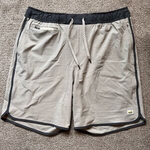 Mens Vuori 7” Banks Shorts Large
